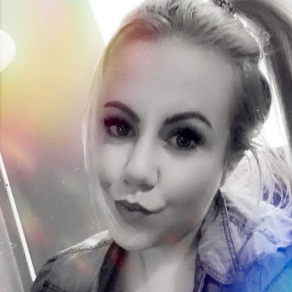 Meet your Posher, Laura - Picture 1 of 1